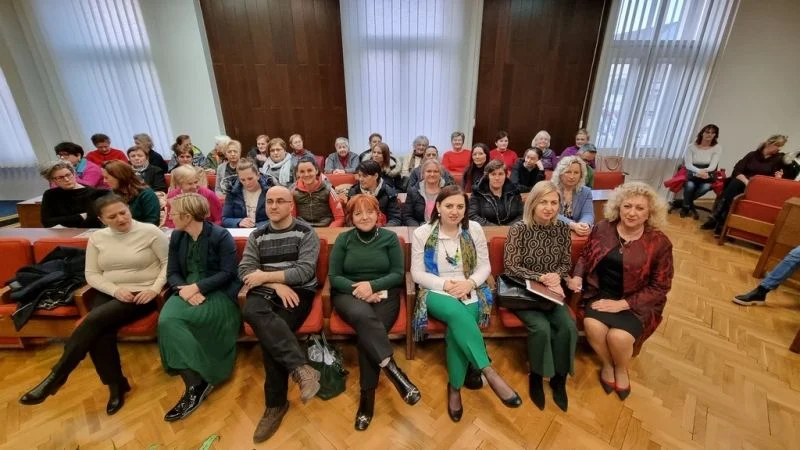 20230214_170542_800x800-equal